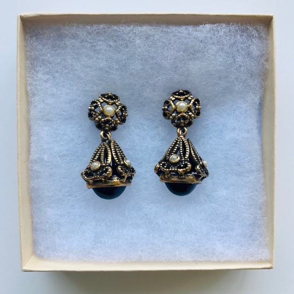 Vintage Black & Gold Screw-Back Earrings - Picture 1 of 4